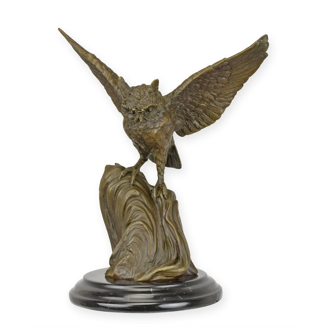 BRONZESKULPTUR EINER EULE MIT BREITEN FLÜGELN
