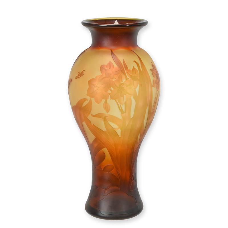 'CAMEO GLAS BALUSTER VASE ''DAFFODIL'''