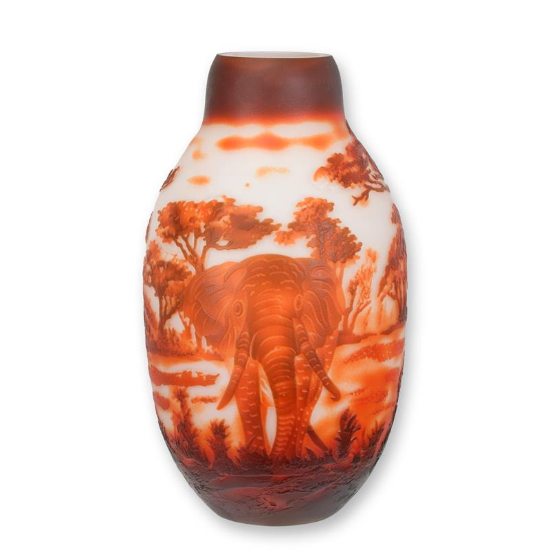 CAMEO GLAS BALUSTER VASE ''AFRICAN ELEPHANT''