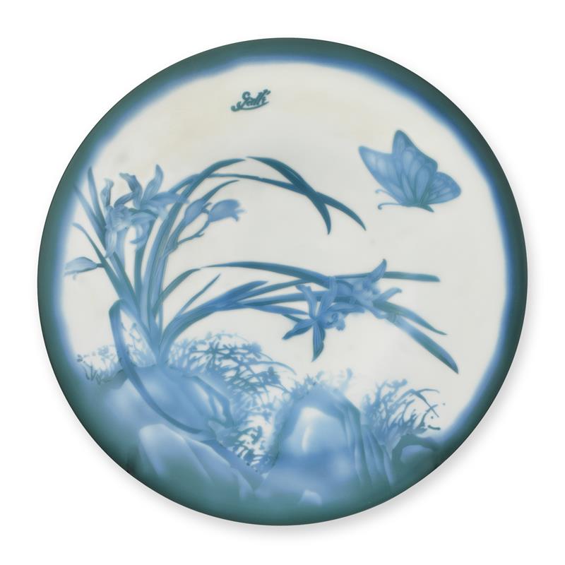 FLACHE SCHALE AUS CAMEO-GLAS „NARFODIL“