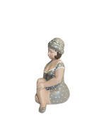 Deko Figur Frau Khaki – Natürliche Wohnskulptur
